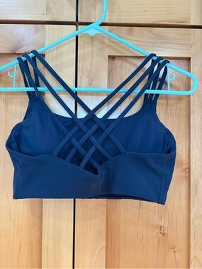 Athleta hyper focused sports bra navy  Strappy back Sports Bra sportie small S